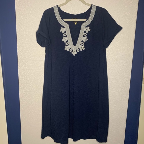 Lily Pulitzer Dress Tshirt material. Vneck - Picture 4 of 7